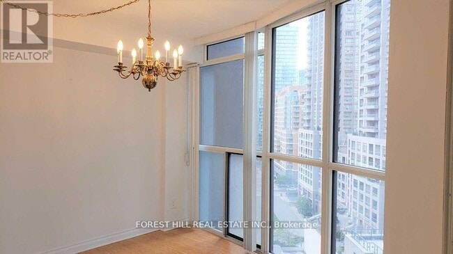 Building Photo - 24-1224 Wellesley St W