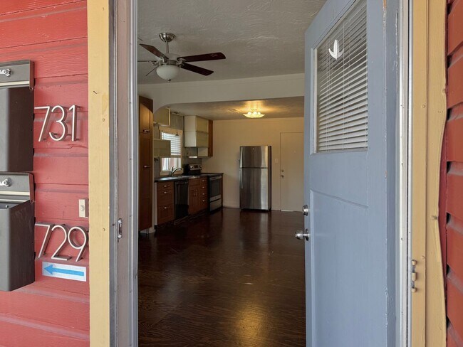 Foto del edificio - 729-731 W 100 S