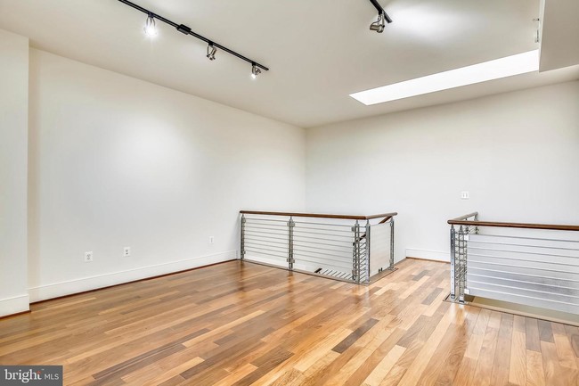 Foto del edificio - 4301 Military Rd NW