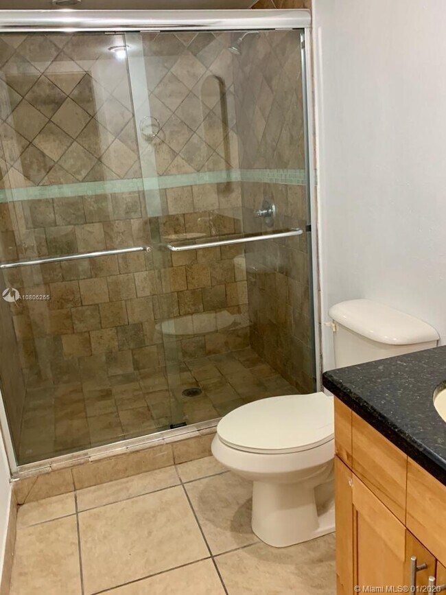 Foto del edificio - 6970 NW 186th St