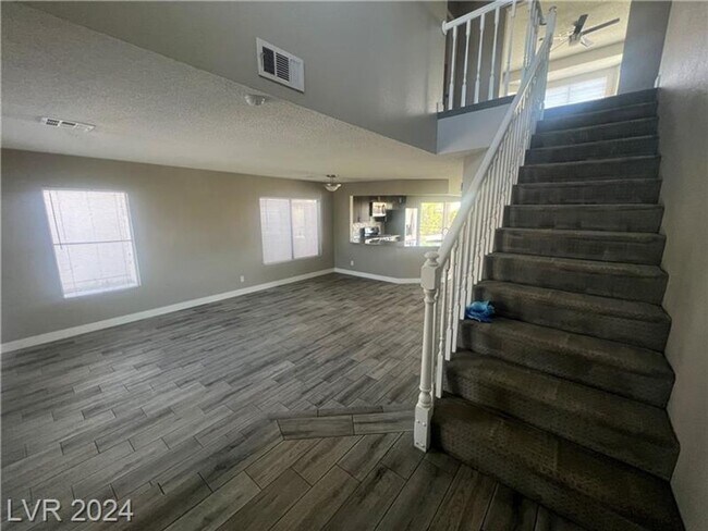 Foto del edificio - 4 bedrooms, 2.5 baths Located in Whitney R...