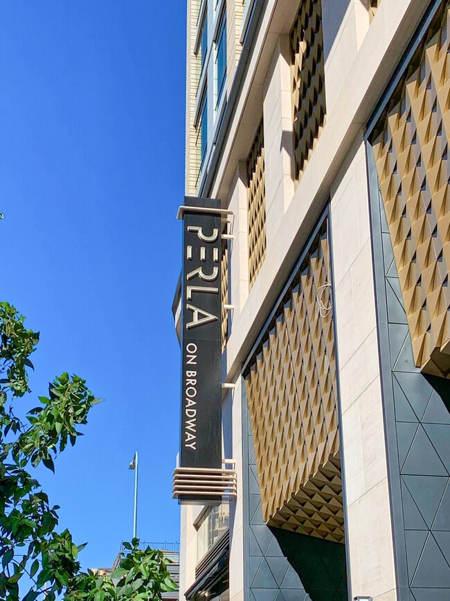 Photo - 400 S Broadway Apartment