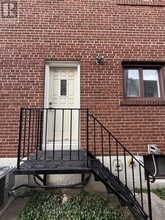 Building Photo - 214 Fairglen Ave
