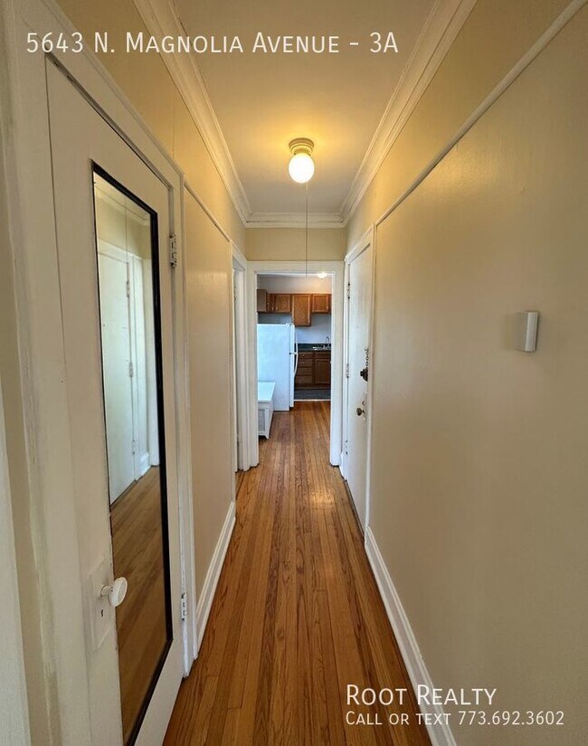 Building Photo - Edgewater / Magnolia Glen - Top-Floor 2-Ro...