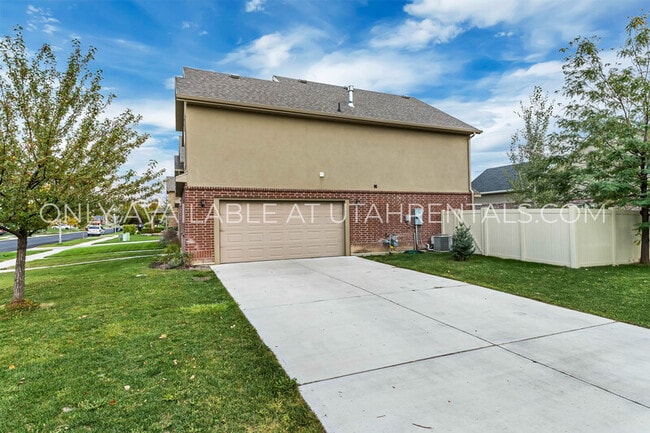 Building Photo - 939 W 175 S