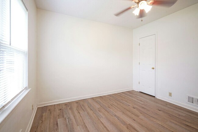 Foto del edificio - 5159 E 16th St