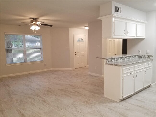 Building Photo - 237 N Forest Dr