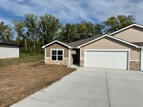 Building Photo - 4643 Pierce Dr