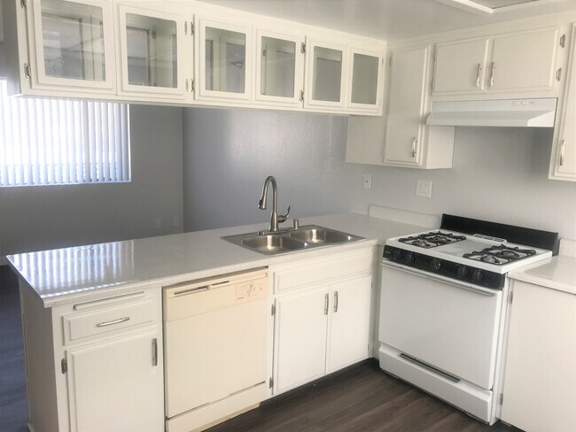 Foto del edificio - 11423 Cedar Ave