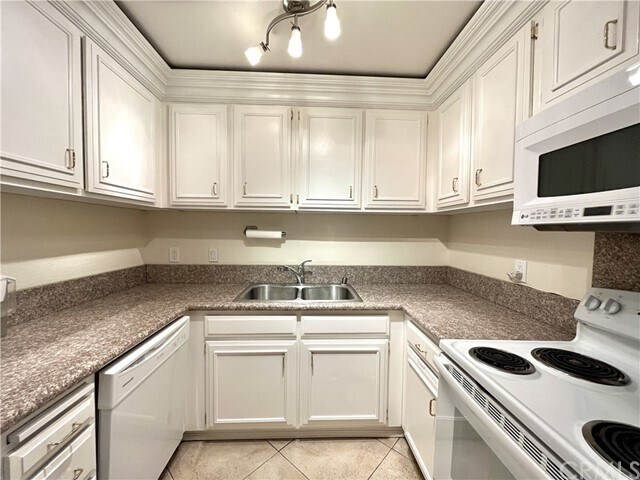 Building Photo - 22700 Lakeway Dr