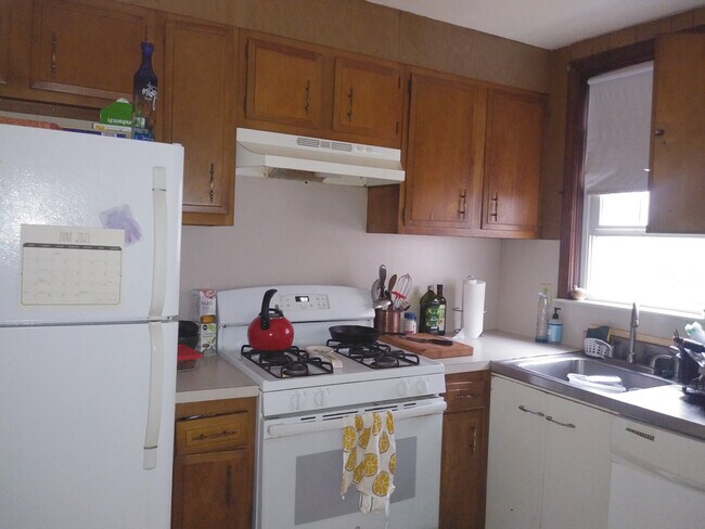 Building Photo - 180 Gano St