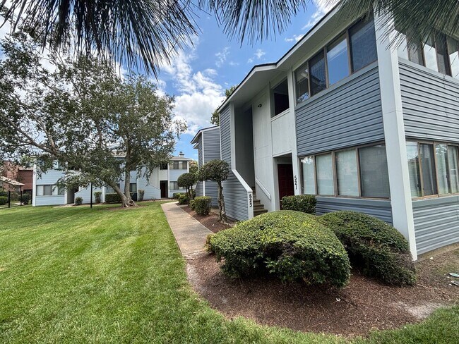 Building Photo - 2 Bedroom, 2 Bath Condo in Virginia Beach