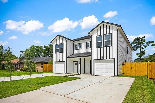 Foto del edificio - 10214 Hollyglen Dr