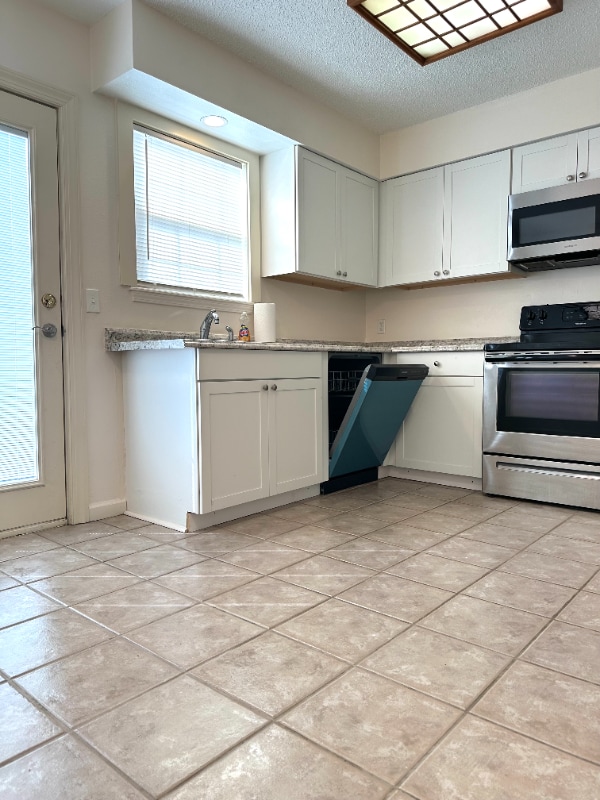 Building Photo - 1370 Oakland Ave