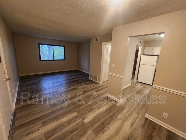 Foto del edificio - 7050 Wildwood Cir