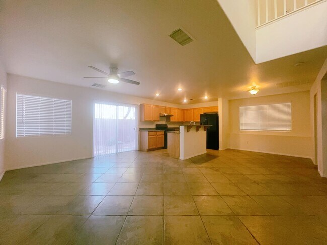 Building Photo - 3 Bed 2.5 Bath Single House near Rainbow 215