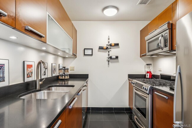 Building Photo - 1485 5th Ave