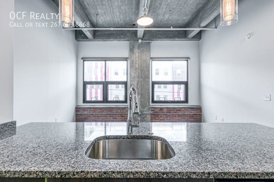 Foto principal - 4800 Brown St