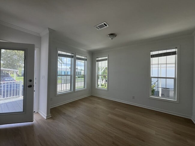 Building Photo - 250 Bimini Cay Cir