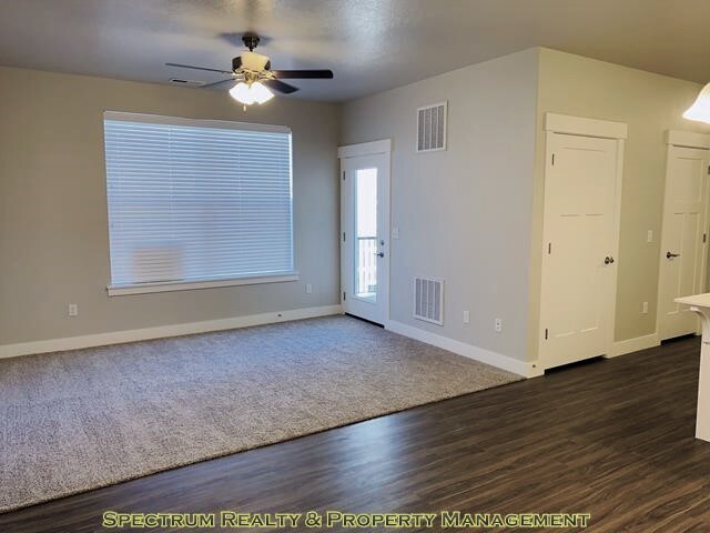 Building Photo - *MOVE IN NOW, DON'T PAY RENT UNTIL 12/15/18*