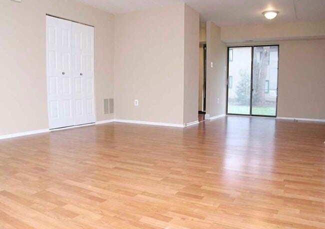 Foto del edificio - 217 James Ct