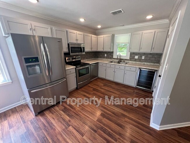Building Photo - 203 Walker Way