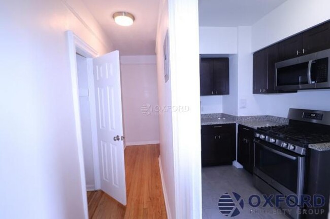 Foto del edificio - 1 bedroom in Queens NY 11354