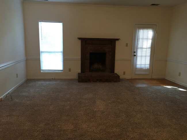 Building Photo - Great location off Millbrook near 70! 2 Be...