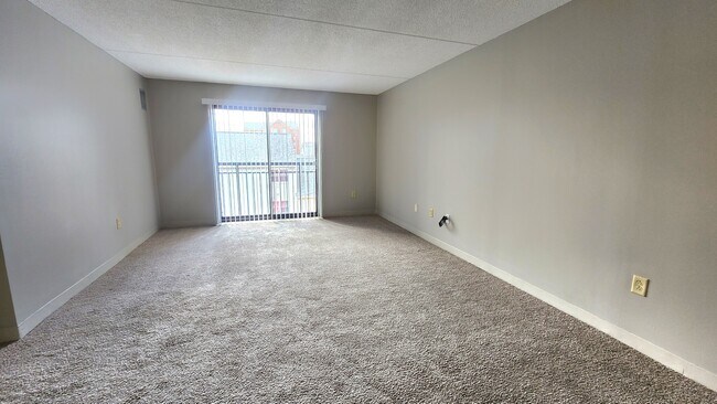 Foto del edificio - 66 Beach Point Pl