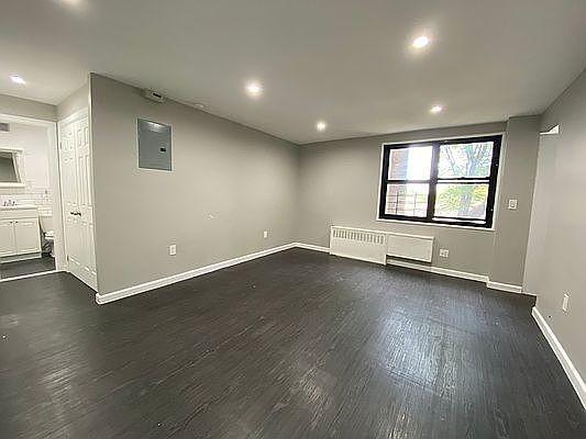 Foto principal - 0 bedroom in Bronx NY 10467