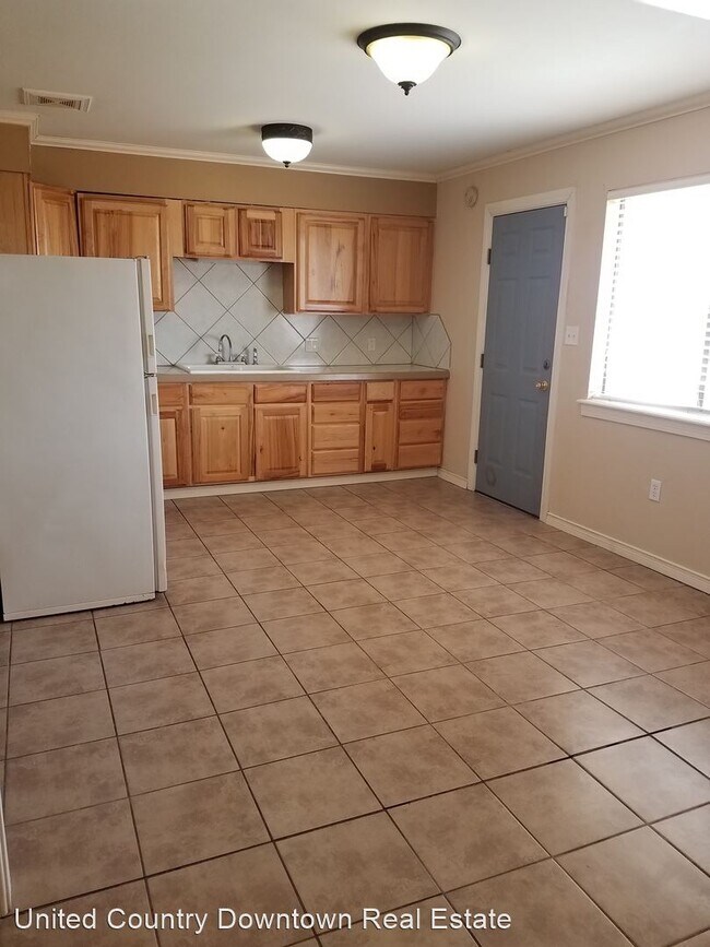 Building Photo - 2 br, 2 bath House - 1106 Memory Lane