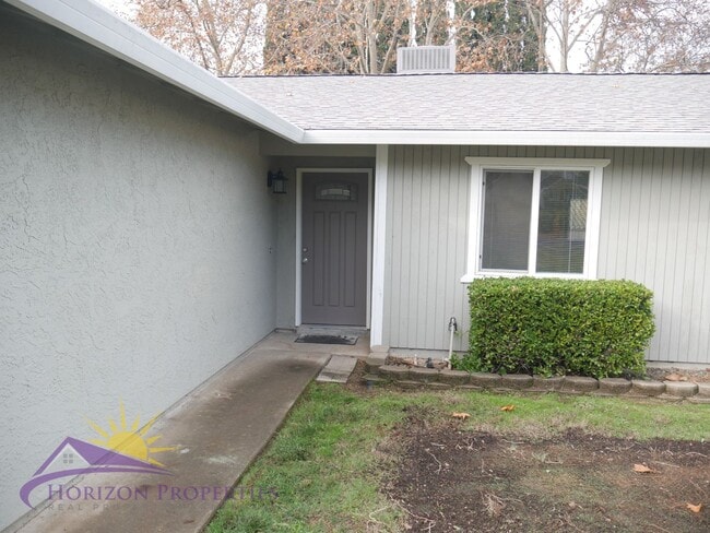 Building Photo - Open 4 Bed 2 Bath 1,342 sqft Single Family...