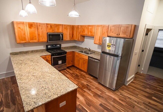 Building Photo - Downtown Luxury Loft Apartment