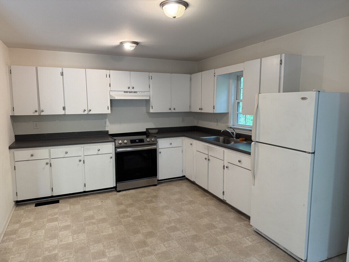 Foto del edificio - 180 Brevard St