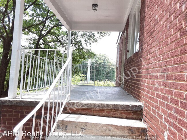 Building Photo - 3 br, 1 bath House - 99 Dundee Lane