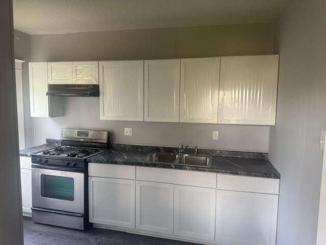 Foto del edificio - 7642 Fairham Ave
