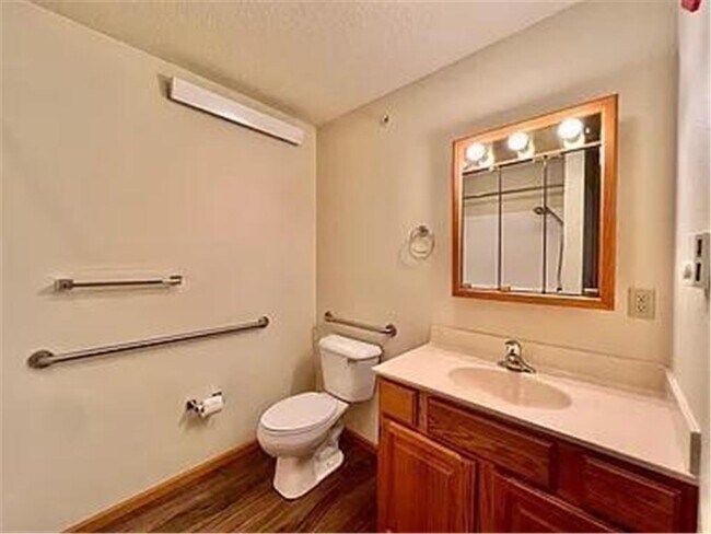 Foto del edificio - 901 Dominion Dr