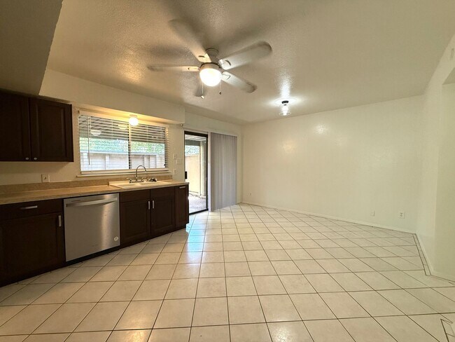 Foto del edificio - 3 Bedroom Townhome - Available Now