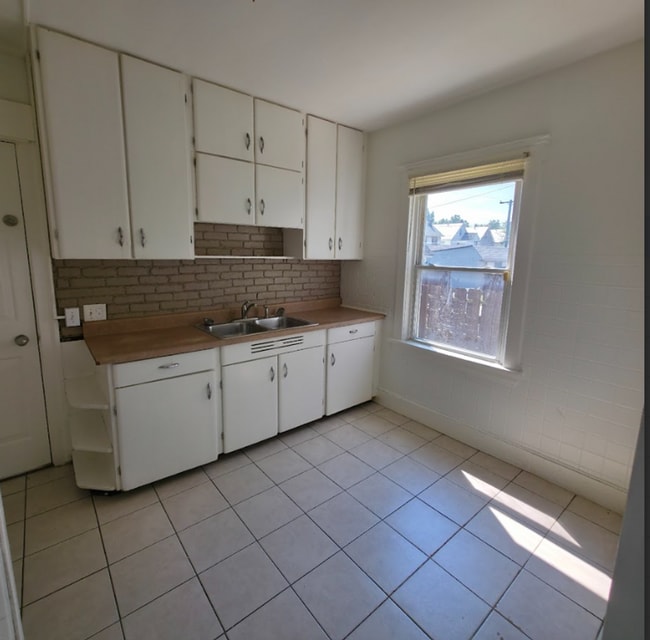 Building Photo - 3167 W 115th St