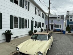 Building Photo - 14 Trumbull St