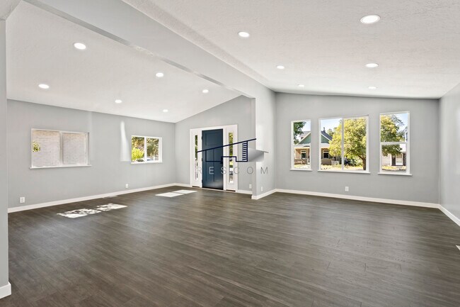 Foto del edificio - 2060 Jefferson Ave