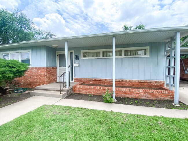 Foto del edificio - 3-Bedroom Home with Large Backyard!