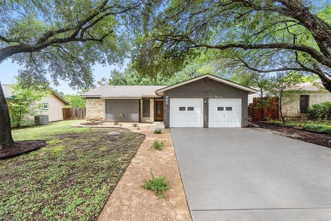 Building Photo - 701 Riverwood Dr