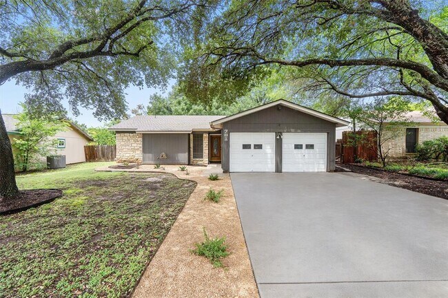 Foto del edificio - 701 Riverwood Dr