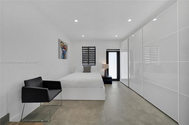 Foto del edificio - 315 NW 40th St