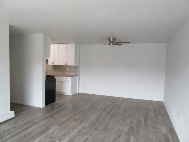 Foto del edificio - 8901 N Western Ave