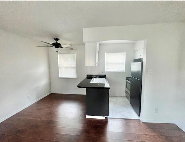 Building Photo - 4811 Live Oak St