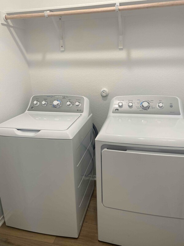 Foto del edificio - 451 Marty Allen Loop