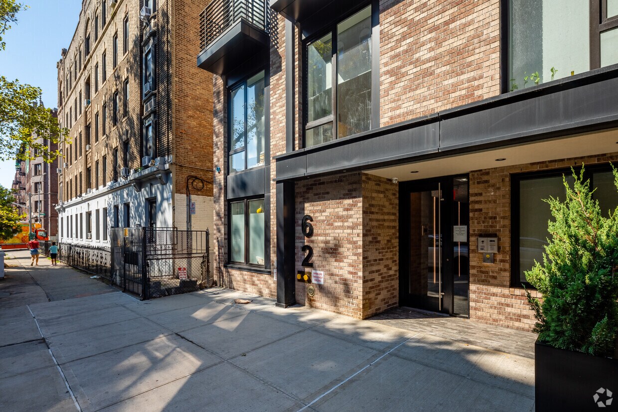 Entrance - 62 E 21st St
