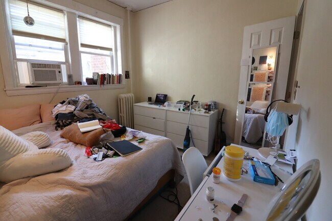 Building Photo - 62 Egmont St